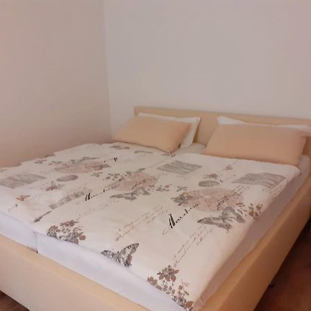 Ferienwohnung Am Kurpark, ไกลิงเงน ภายนอก รูปภาพ