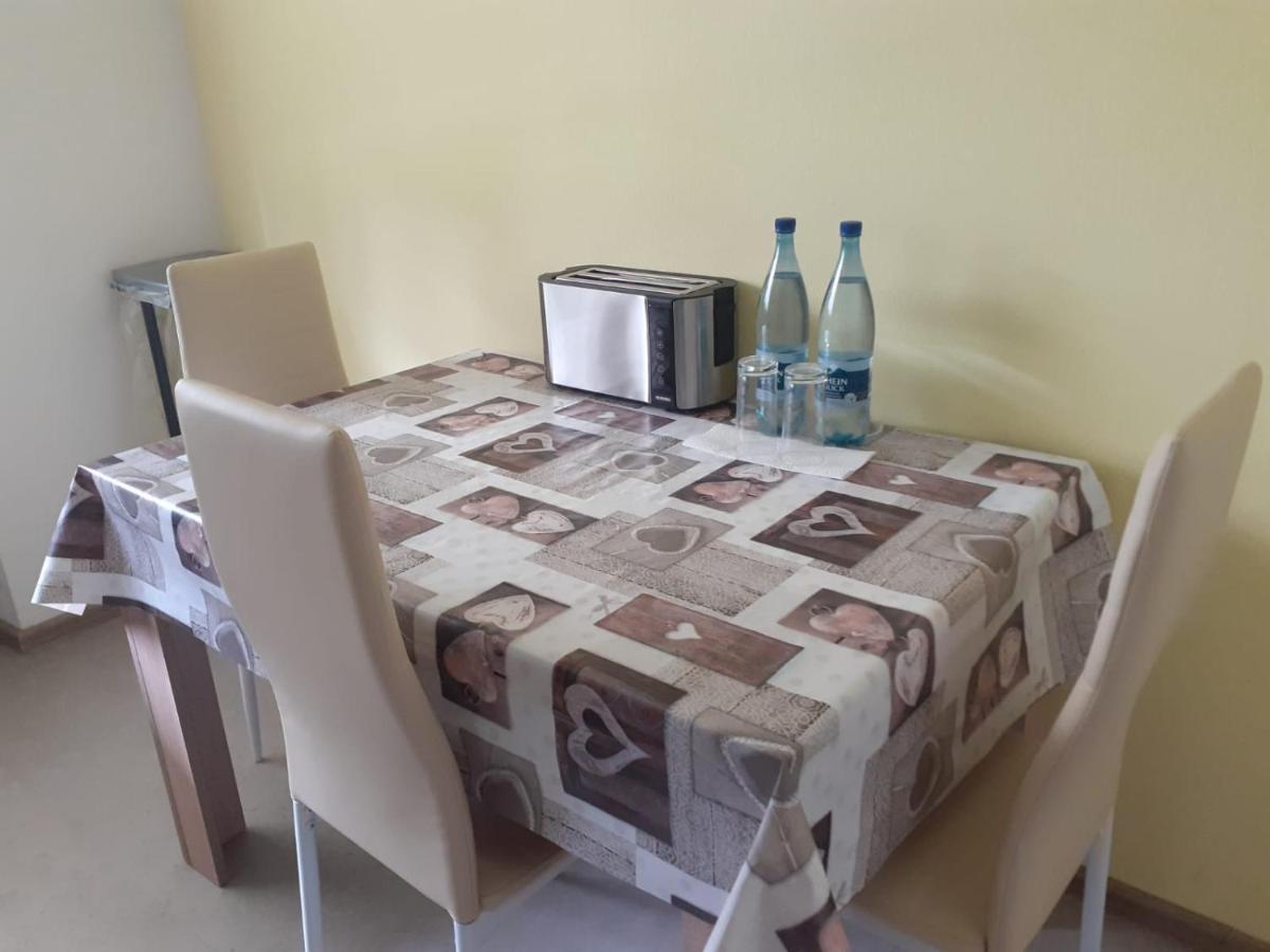 Ferienwohnung Am Kurpark, ไกลิงเงน ภายนอก รูปภาพ